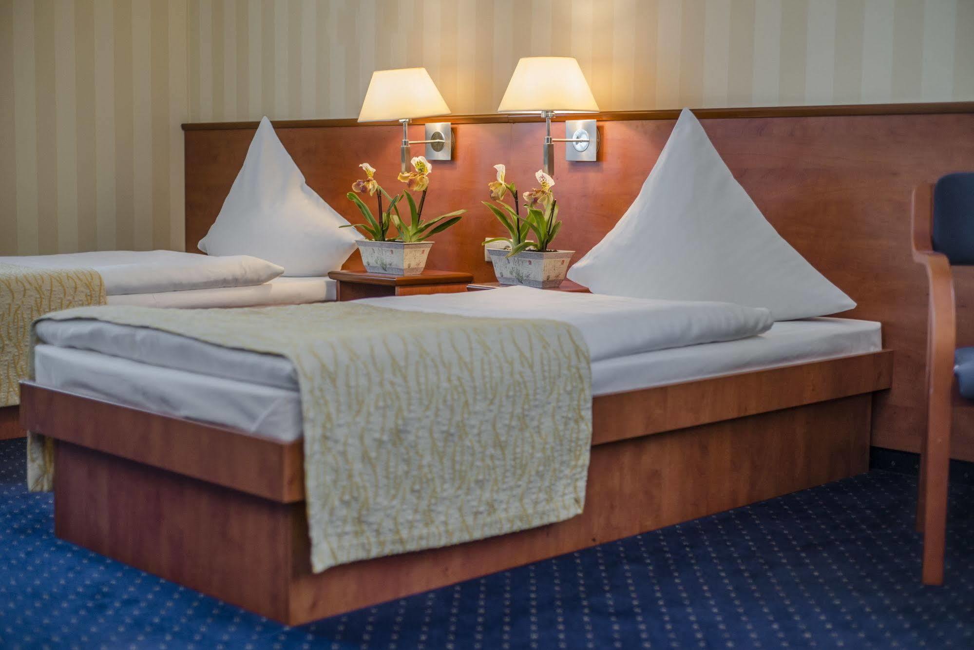 Business Hotel Vega Вроцлав Экстерьер фото